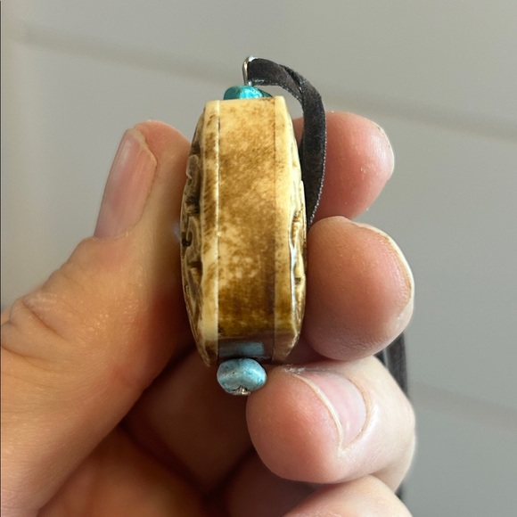 Artisan Carved Bone Pendant vintage Necklace - Picture 9 of 16